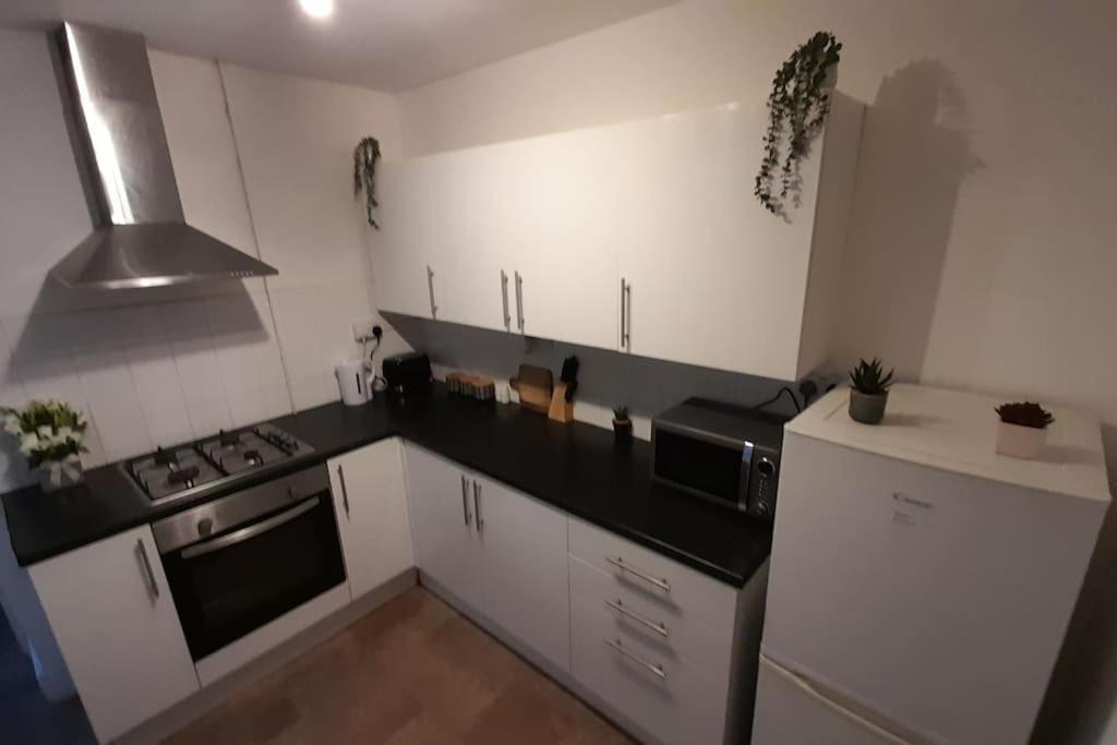 Spacious 4 Bedroom, Free Netflix, Central Location Cardiff Exterior foto